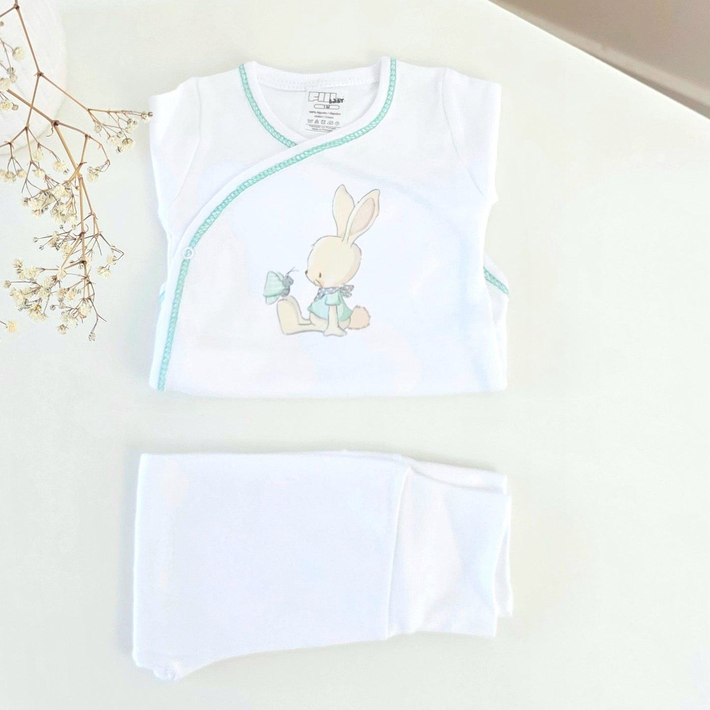 Conjunto coelhinho sentado