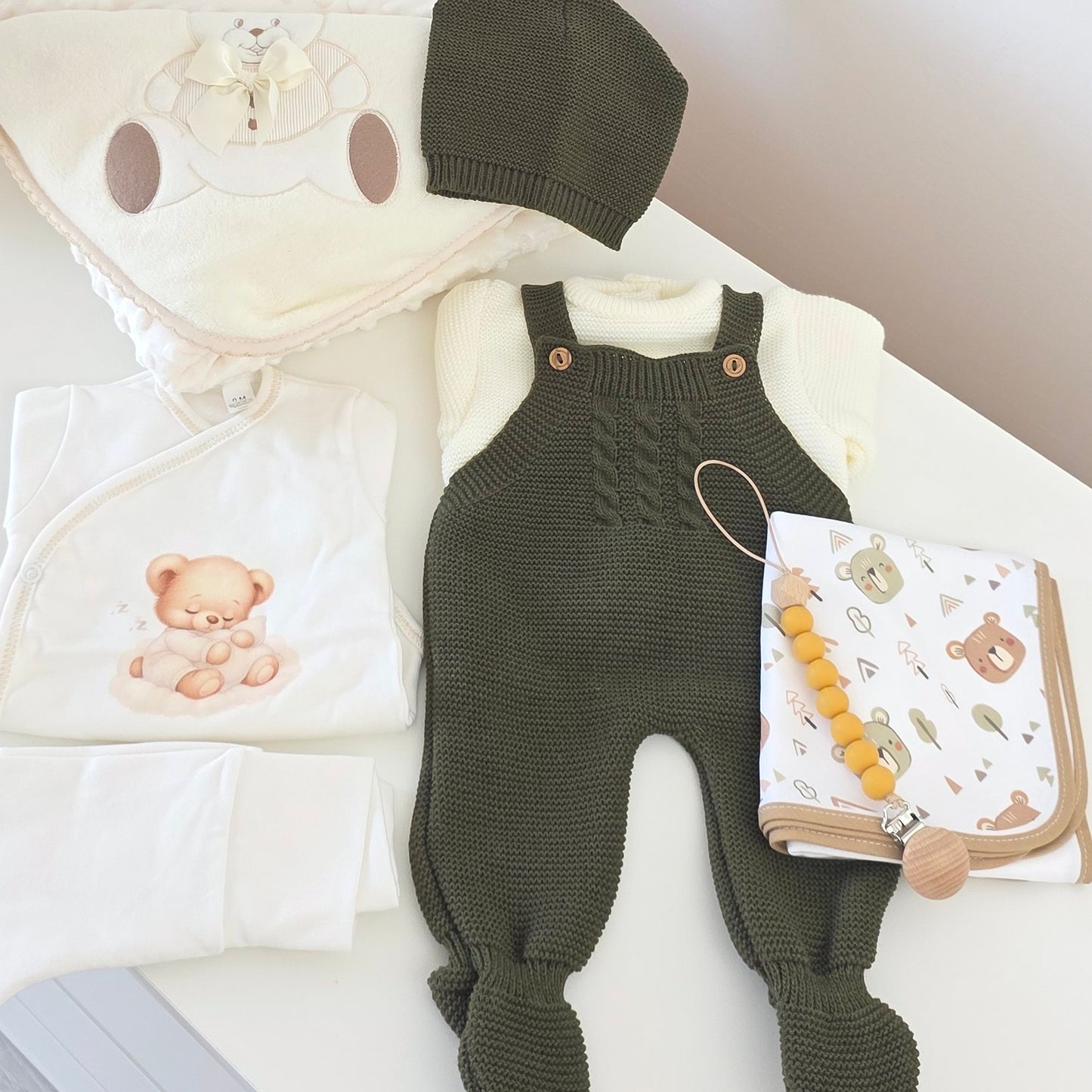 Box Jardineira e Gorro Igual